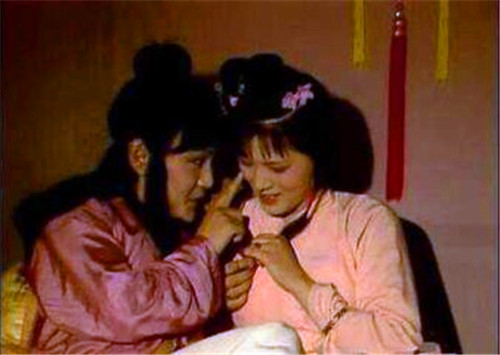 袭人出嫁的悲伤,袭人的委屈求全