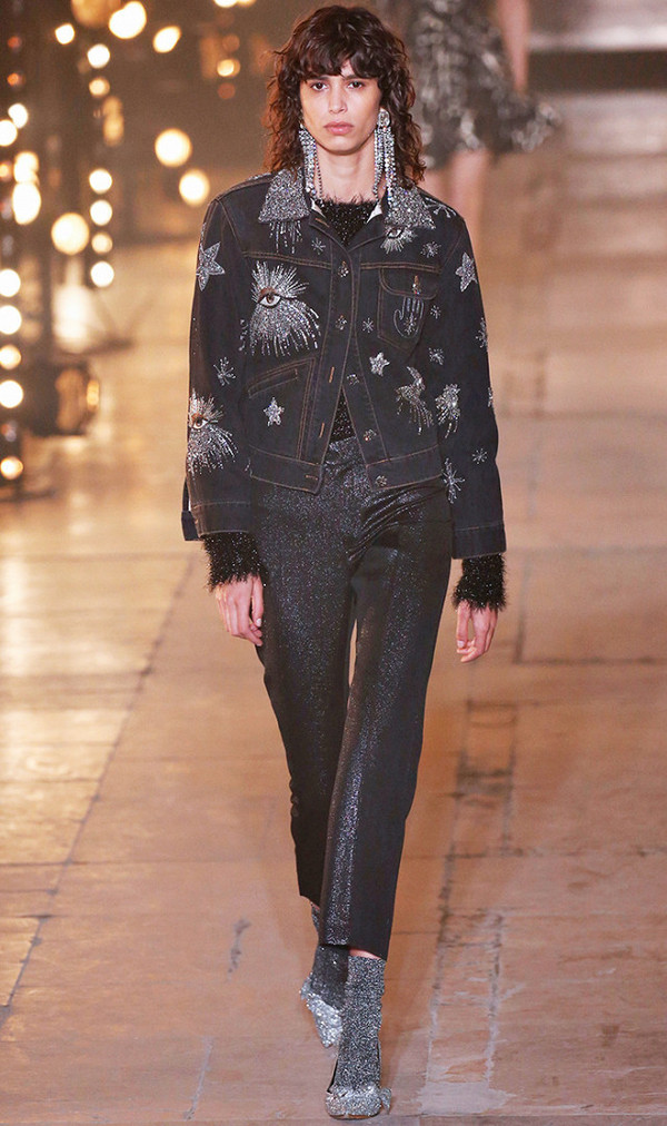 袜子配高跟鞋太时髦了,高跟鞋配什么袜子穿