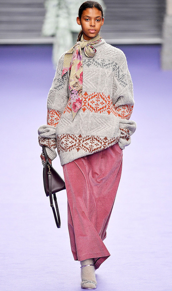 袜子配高跟鞋太时髦了,高跟鞋配什么袜子穿