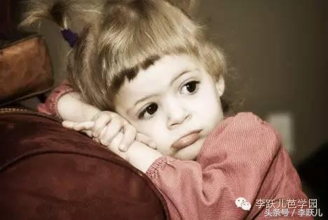 孩子“爱粘人”、“不上幼儿园”的6大情绪问题解决对策