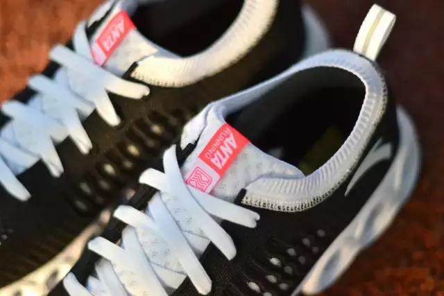 我在安踏官网定制了双鞋,成品真的惊艳到了我自己!