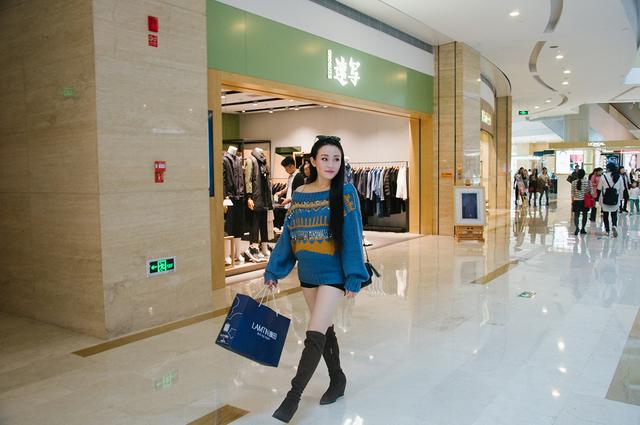 她是足球宝贝、蔡依林特邀舞者，丽水新素颜女神秀街拍魅力