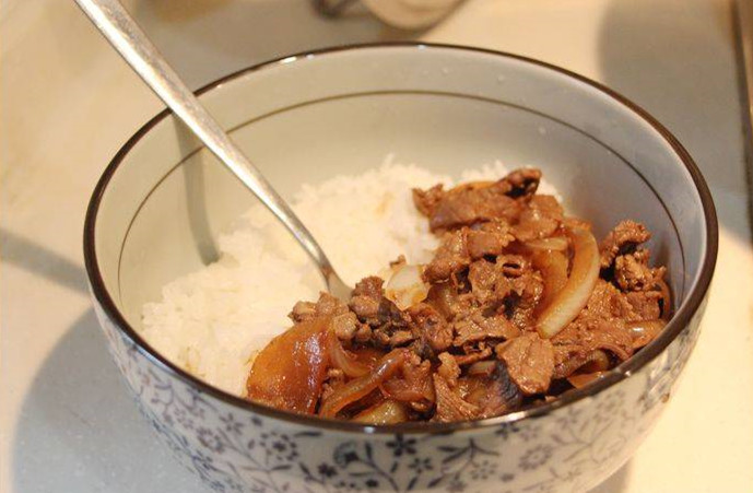 用牛肉做日式饭,做牛肉饭的方法维吾尔语版的