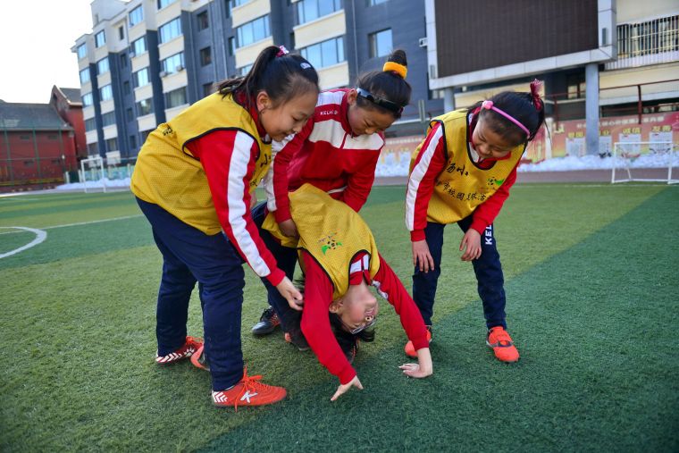 我国校园足球的发展现状与趋势,校园足球在哪一年上升为国家战略