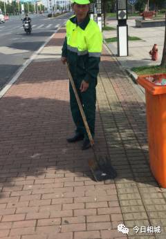 很多好人好事就在我们身边,这些拾金不昧的行为值得点赞