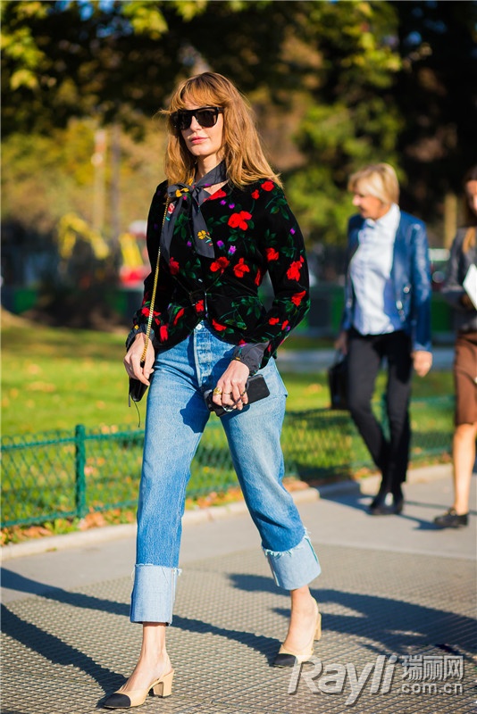 摆脱土气！2017黑底印花时髦更百搭