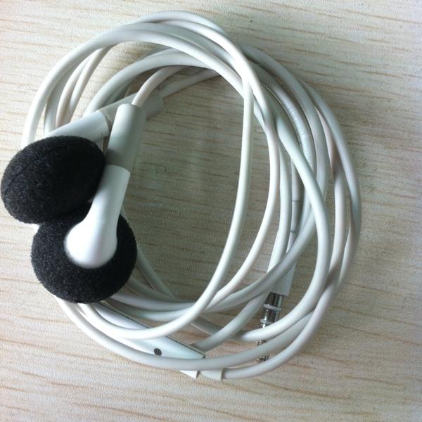 纯白的耳机or数据线用脏了如何清洁？看看大神们怎么说！