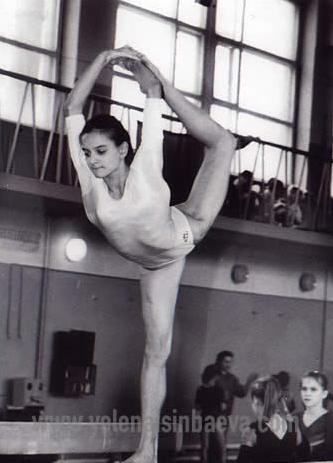 一代传奇！她先练体操后改跳高，职业生涯28次刷新世界记录！