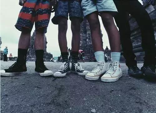 35岁还能穿匡威帆布鞋吗,匡威帆布鞋现在还可以穿吗