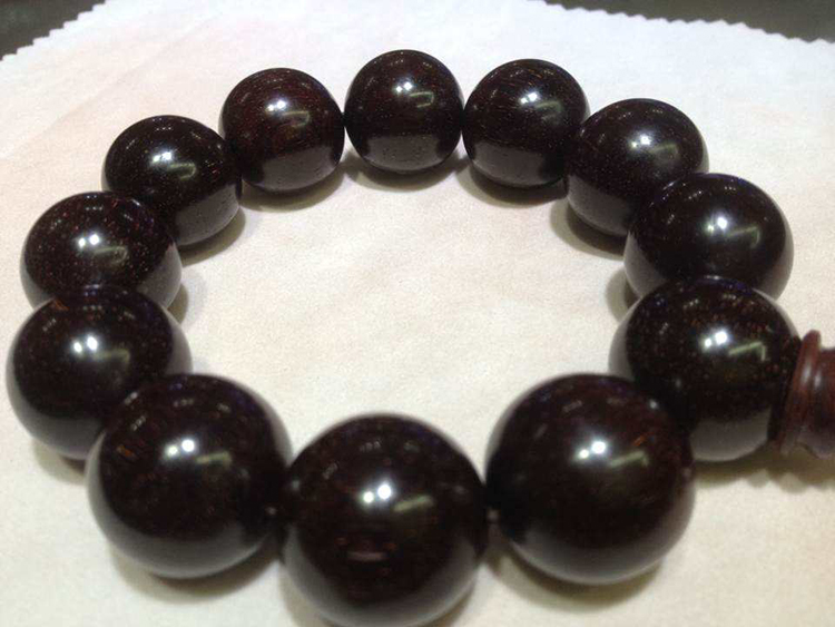 男生戴108小叶紫檀手串,小叶紫檀不能戴手上吗