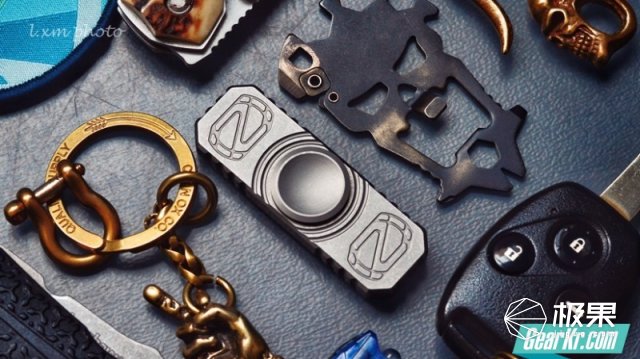 有多种玩法的高科技指尖陀螺,世界级指尖陀螺