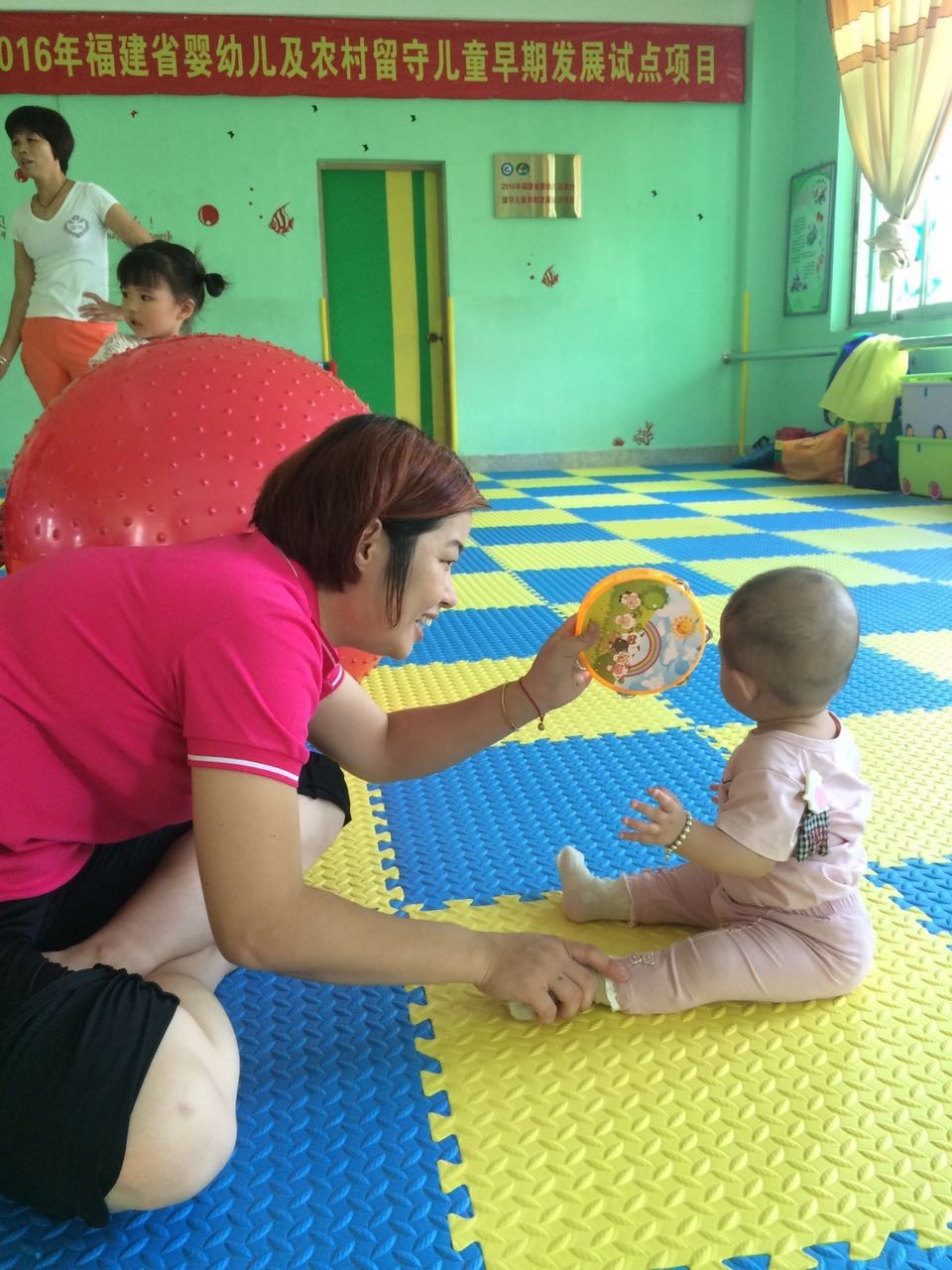 乐于奉献尊老爱幼——记龙文区郭坑镇院后村计生协会会员陈燕丽