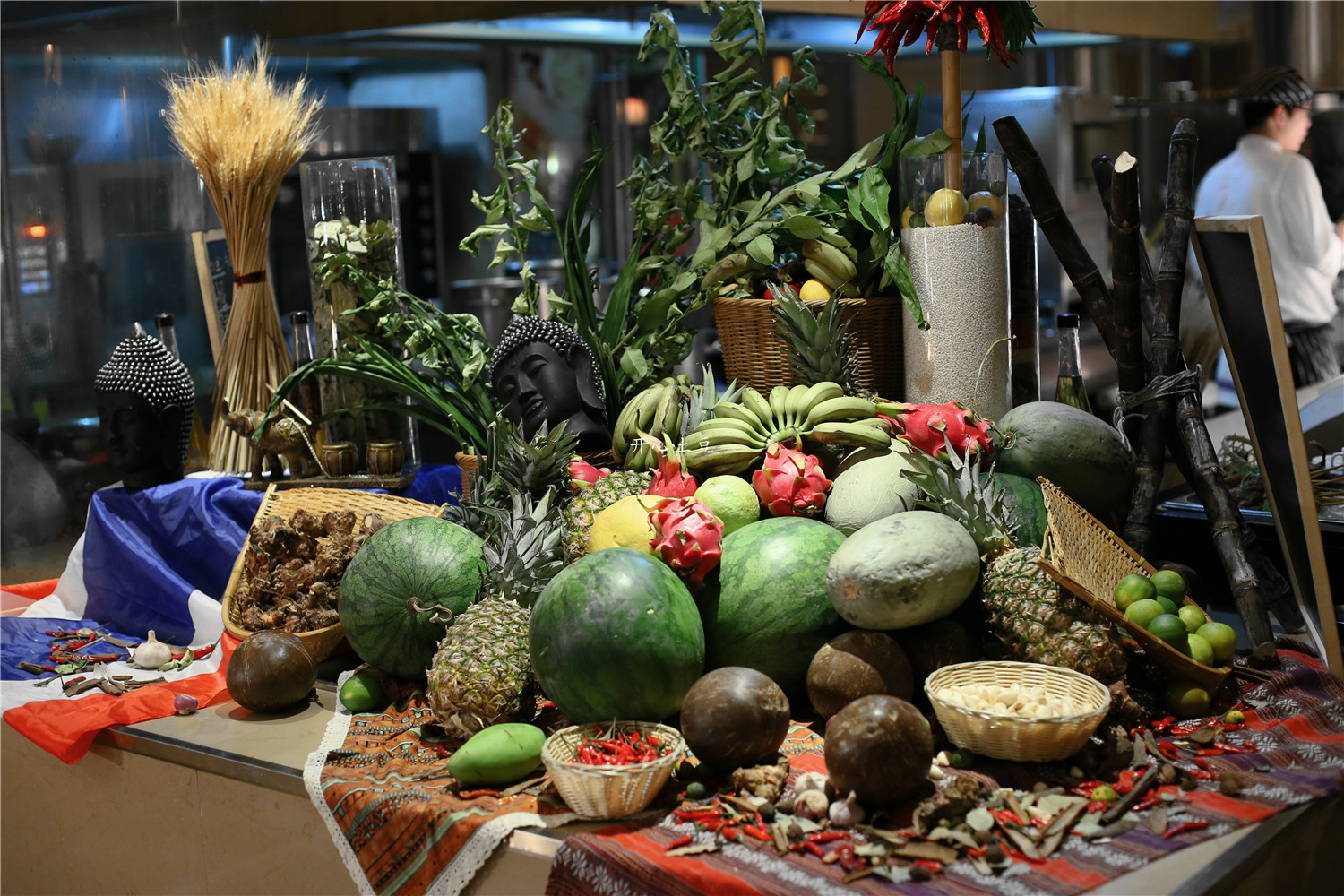 带上大牌口红，这家5星级酒店自助餐5折，亚洲女神月走起！