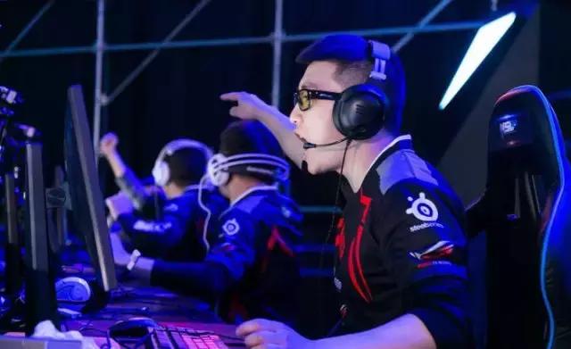 逆战NSLS2总决赛现场座无虚席，堪比演唱会