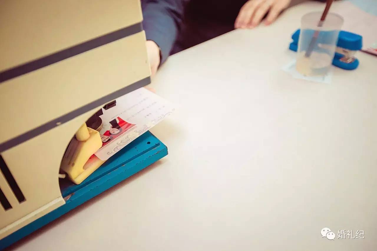 在朋友圈晒领证的那张照片,千万别学大s和奶茶妹妹!