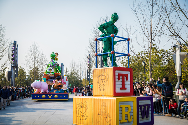 上海迪士尼乐园吃什么比较划算,上海迪士尼酒店住宿攻略