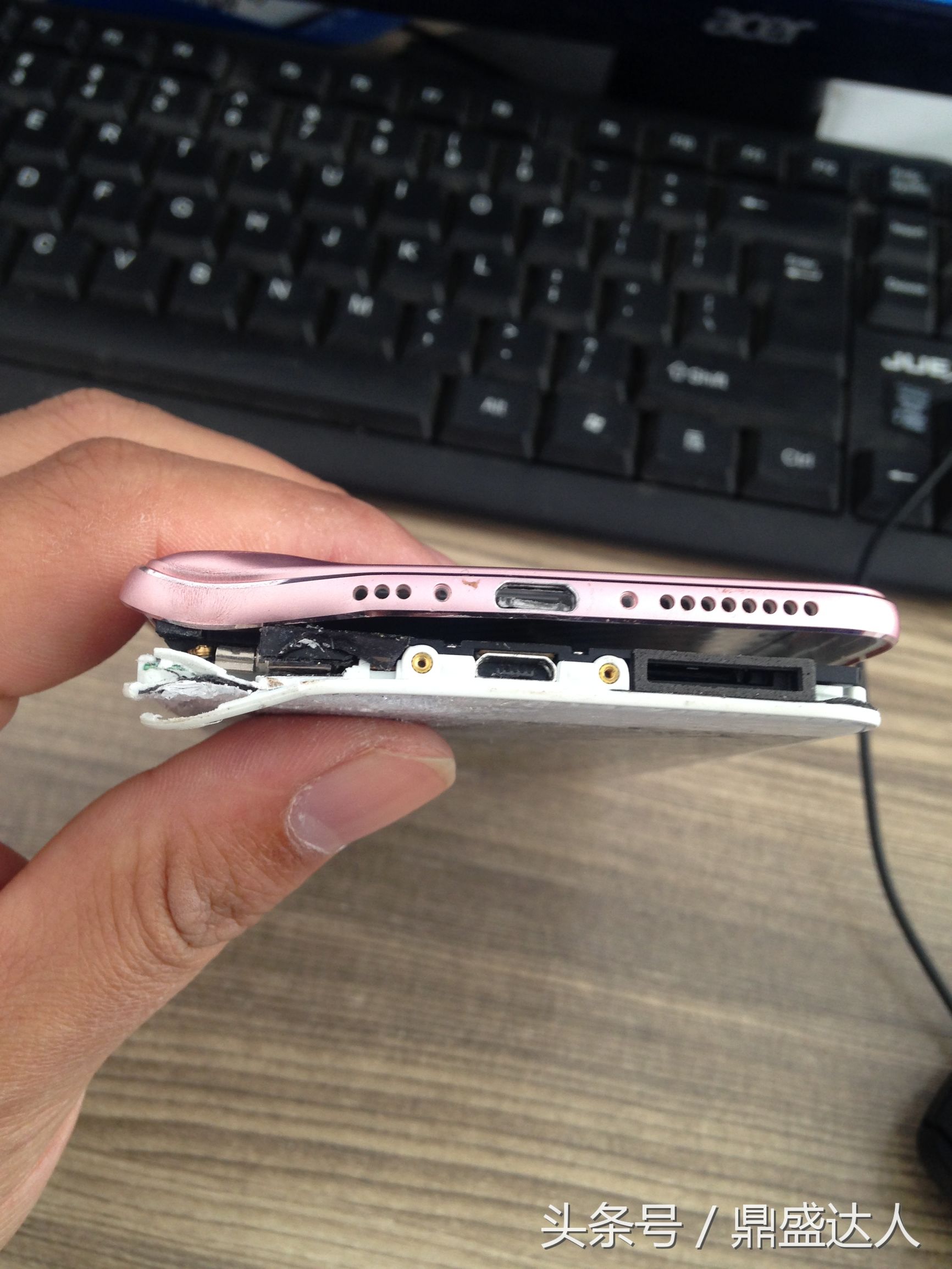 拍视频夫妻俩吵架,夫妻吵架摔手机后的效果