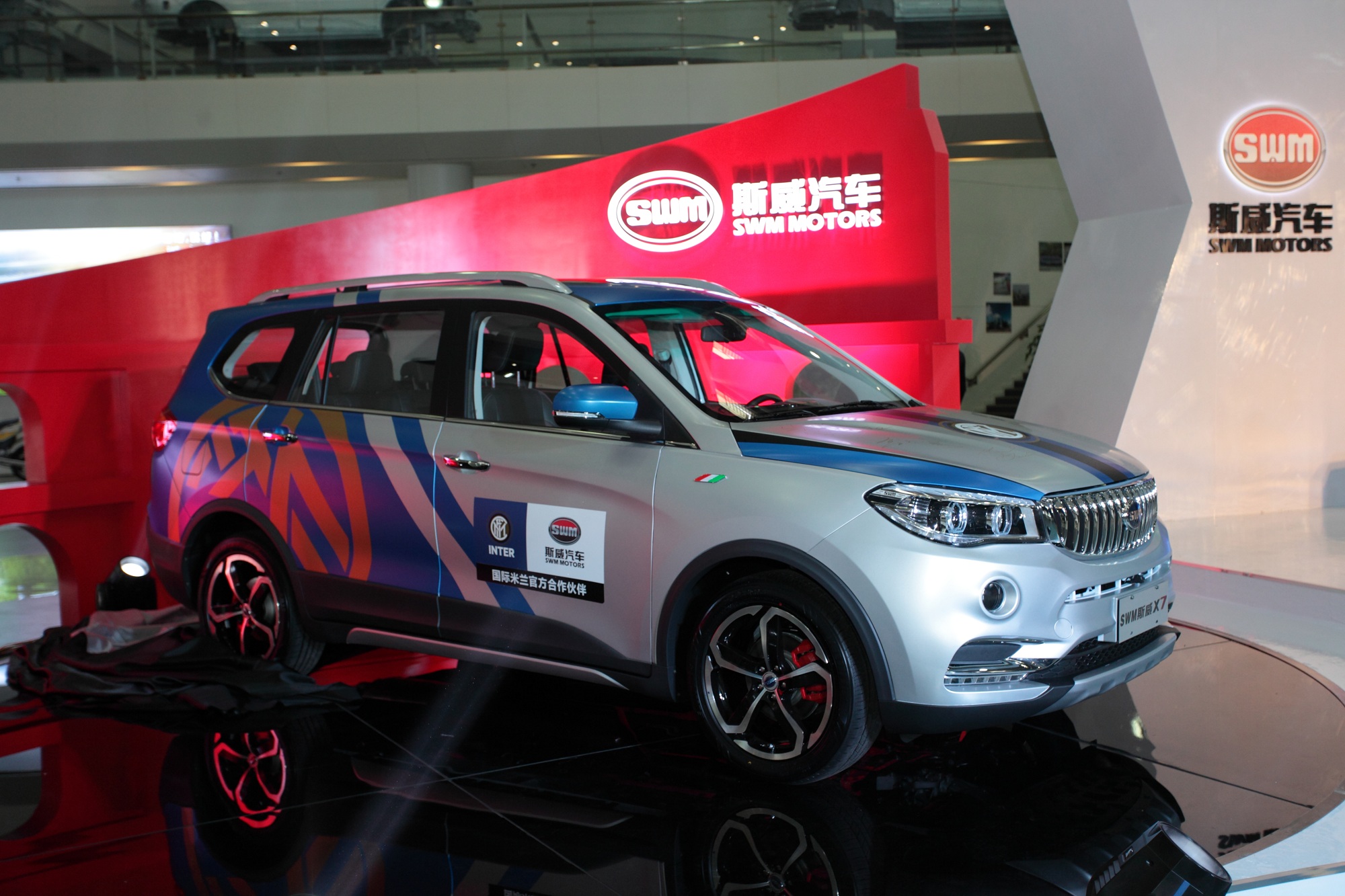 swm斯威汽车菏泽,swm斯威汽车黑色