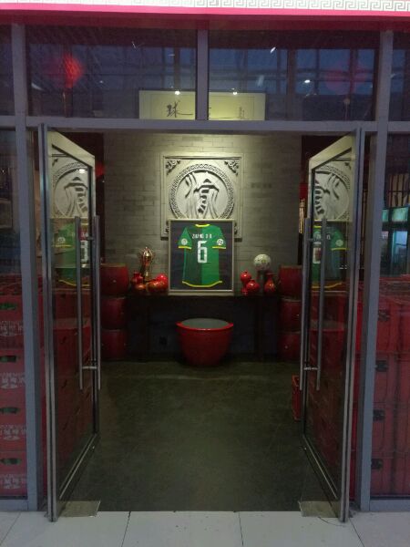 粗数国足队员的饭店情节！球队原来是一群餐饮老板