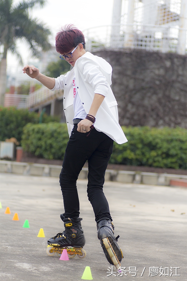 走近轮滑世界（滑旱冰）——摄于江滨公园