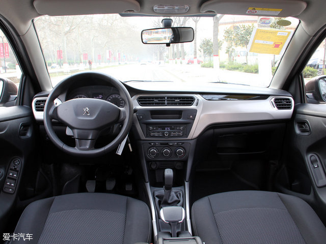 标致3012016款1.6l自动尊崇版,中期改款大变样