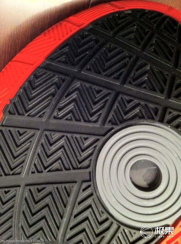 你从不注意的鞋底花纹,却成了乔丹科比封神的“秘密”