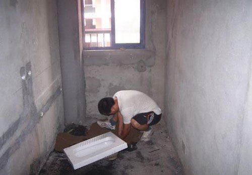 蹲厕只有这样才下水快，老师傅偷偷跟我说，工人装错坑了别人很多钱！