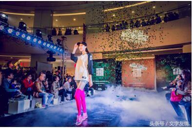 超模在大型超市走秀,超模商场走秀高清