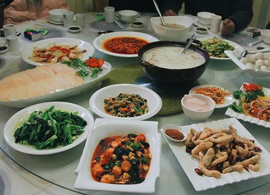 吃鲟鱼、泡温泉、赏美景、玩陶艺···完美周末就这么简单！