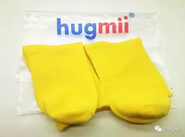 出去玩下雨穿雨衣还是打伞方便,下雨天穿上雨衣出去玩