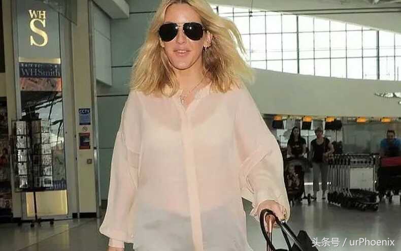 衣服非常透怎么穿,白色衣服有点透里面怎么穿才好啊