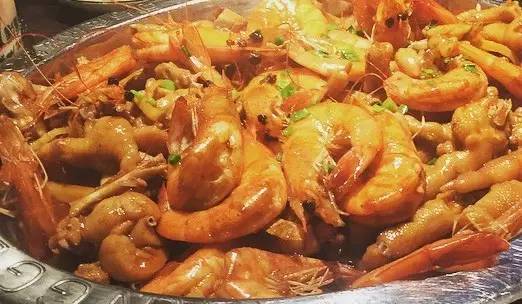 想走在有酒有肉的下沙街道，回忆无忧无虑的大学时光