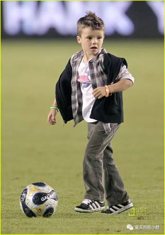 贝克汉姆的经典发型,贝克汉姆三个儿子颜值