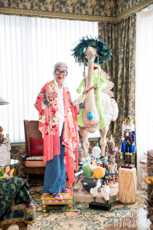 粉底卡在皱纹里怎么办,粉底液总是卡在皱纹里