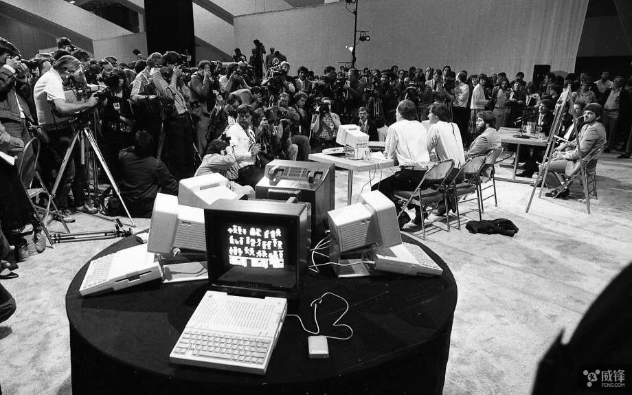 忆峥嵘岁月AppleIIForever发布会旧照流出