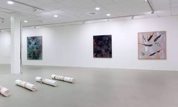 在山的那边海的那边有一群小红狗,在山的那边海的那边有一个蓝精灵