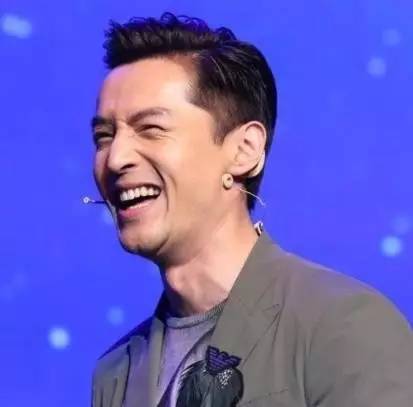 抖森表情包上线~老干部鹿晗,不呆萌张艺兴,脸部失控的胡歌,花痴赵丽颖……差点认不出管理不住自己表情的爱豆们!