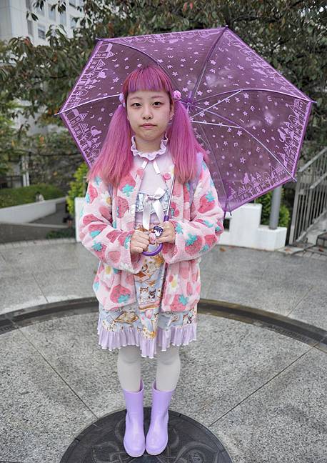 同事看到我就哈哈大笑,同事问我为什么对着屏幕发呆