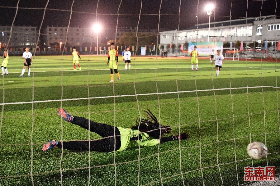 铿锵玫瑰绚丽绽放,铿锵玫瑰绿茵场