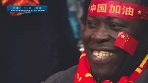 国足1比0战胜韩国中国球迷反应,国足7比0战胜球迷