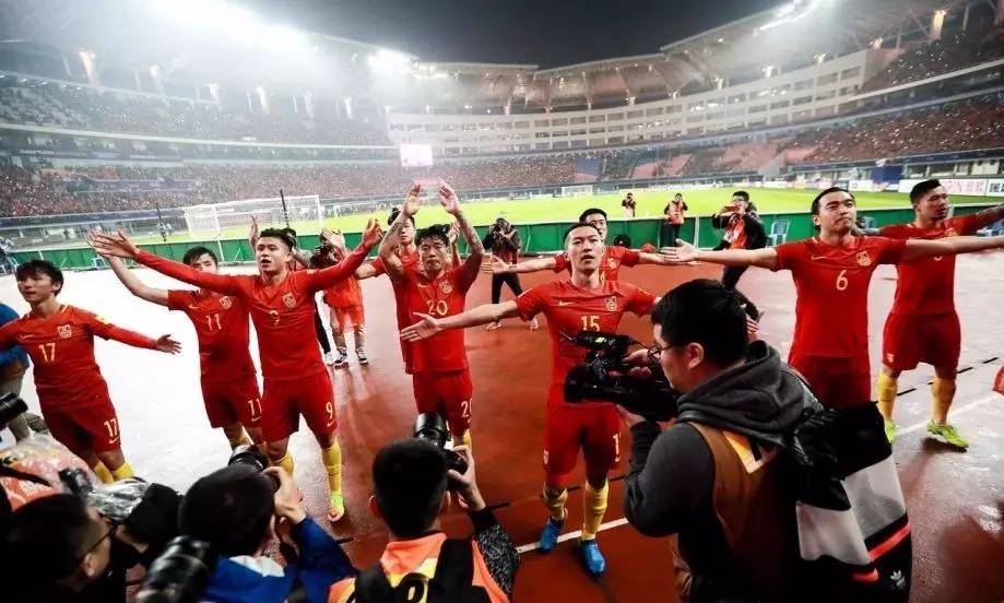 沸腾吧解说员谈国足,里皮二次执教国足带来哪些改变