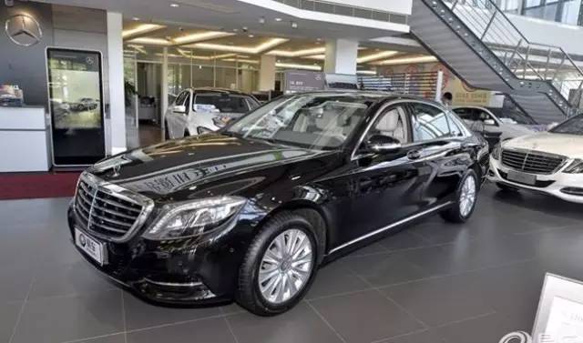 今天我去买车了！大伙看看劳斯莱斯幻影怎么样