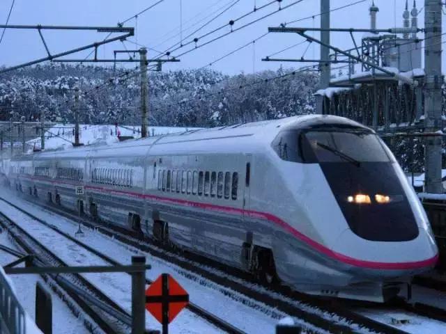 日本的高铁列车的样子,日本的高铁