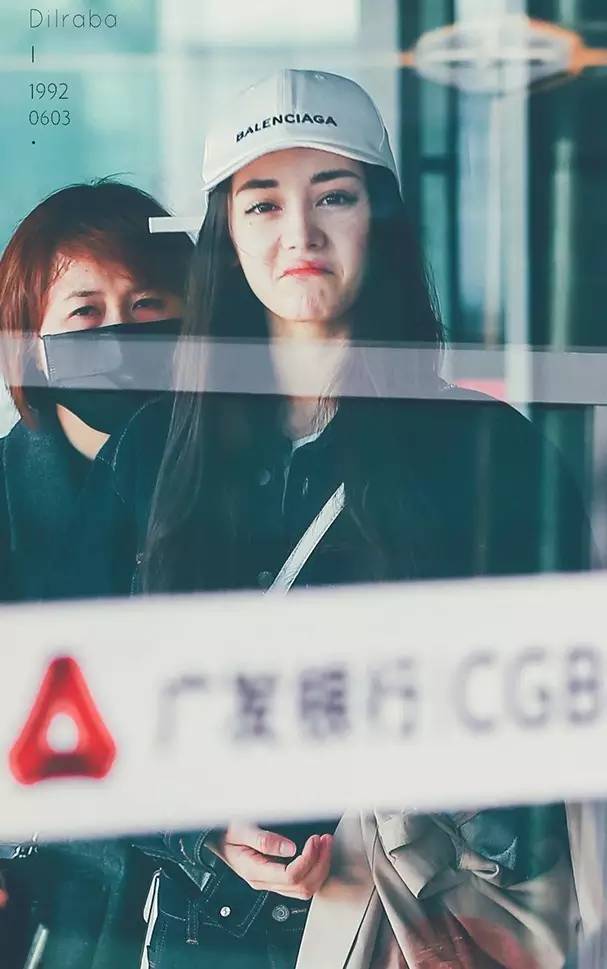 迪丽热巴私服穿搭最近,迪丽热巴最近大衣时尚穿搭