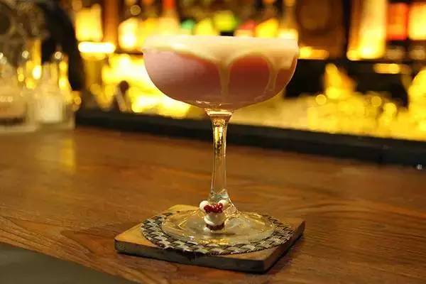 国足与酒,都是孤独而倔强的存在