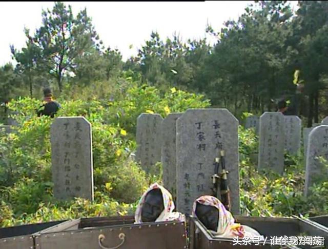 搞笑穿帮：周杰饰演的少年包青天中烧焦的尸体是两个黑人代替的！