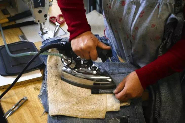 新买的牛仔裤破了怎么补救,牛仔裤破了怎么办