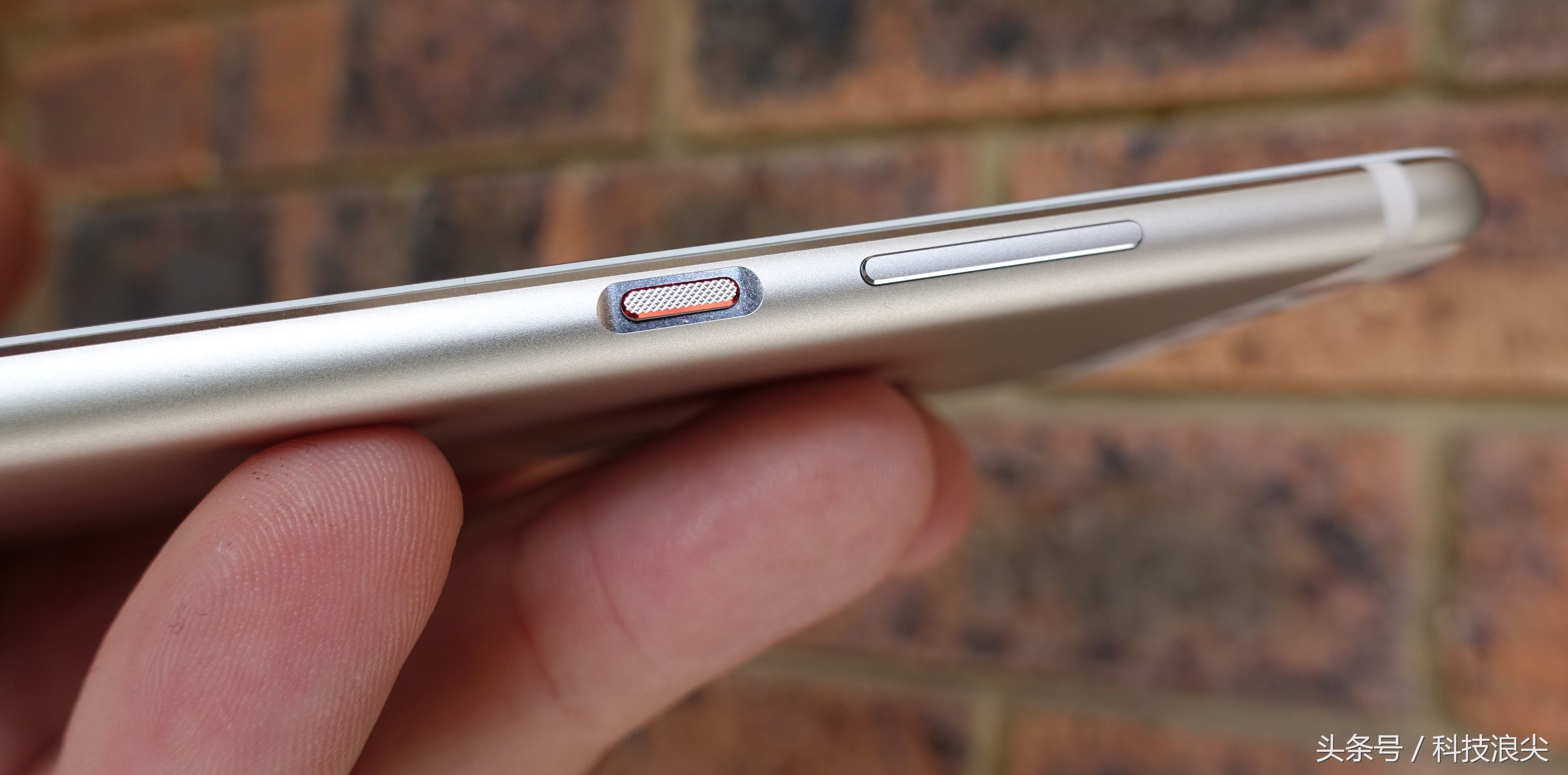 pixel和华为手机测评,外媒评华为p70