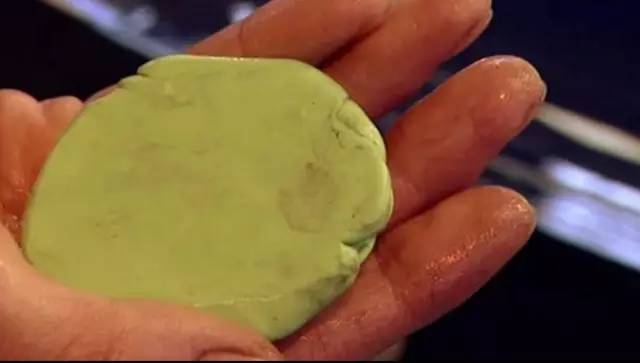 就算你月薪5万又怎样，在这儿也只够洗次车