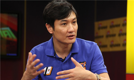 国安主力中场，曾高光入选国家队，后被鲁能逼迫退役